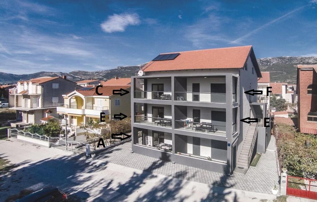 Apartmani U Kastelima Kaštela Esterno foto